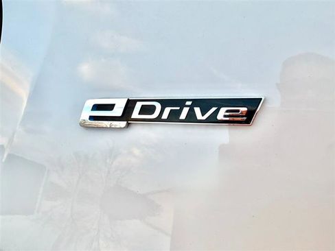 Used 2018 BMW 530e xDrive AWD/4WD image 13