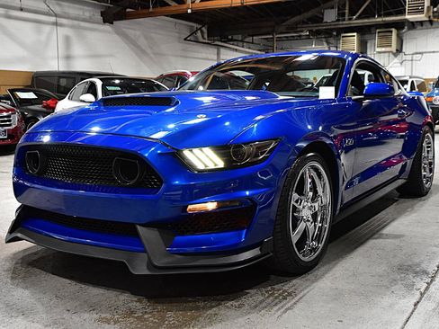 Used 2017 Ford Mustang GT w/ GT Performance Package RWD image 3
