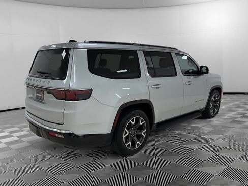 Used 2024 Jeep Wagoneer Series III AWD/4WD image 5