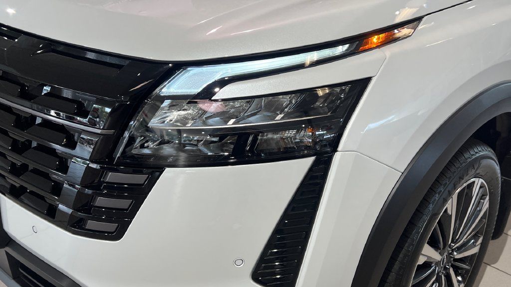 New 2026 Nissan Pathfinder Platinum AWD/4WD image 19