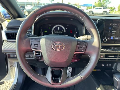 Used 2025 Toyota Camry LE image 13