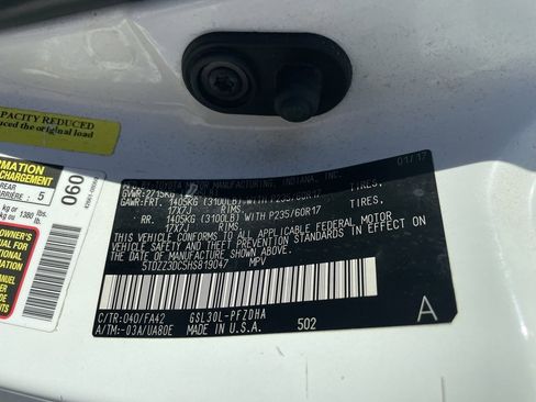 Used 2017 Toyota Sienna L image 9