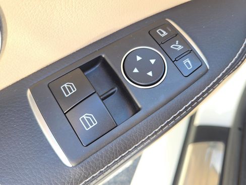 Used 2020 Mercedes-Benz SLC 300 SLC 300 image 34