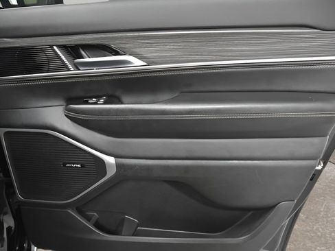 Used 2023 Jeep Wagoneer L Series II image 15