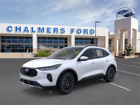 Used 2025 Ford Escape SE w/ Class II Trailer Tow Package image 1