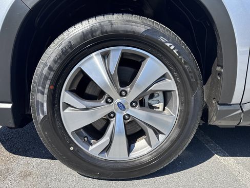 Used 2023 Subaru Ascent Premium w/ Convenience Package image 11