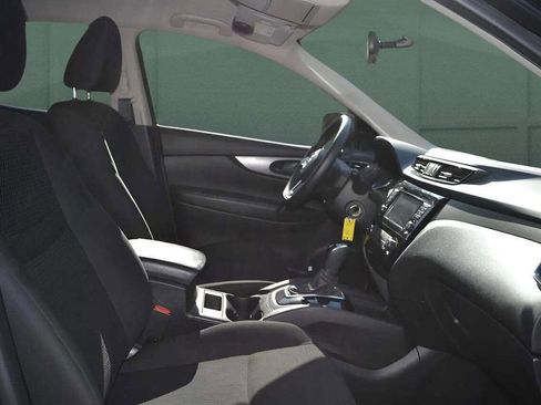 Used 2019 Nissan Rogue Sport S image 27