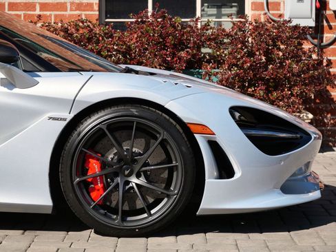 New 2026 McLaren 750S RWD image 6