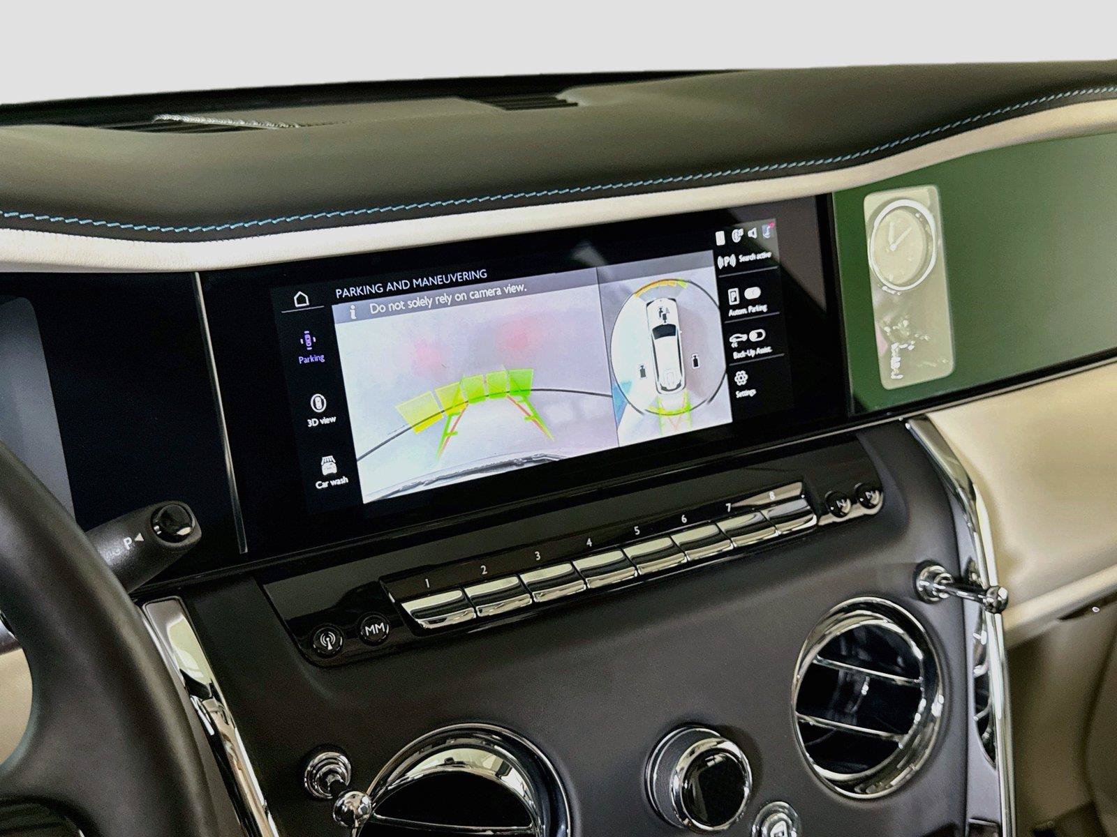 Used 2025 Rolls-Royce Cullinan AWD/4WD image 19