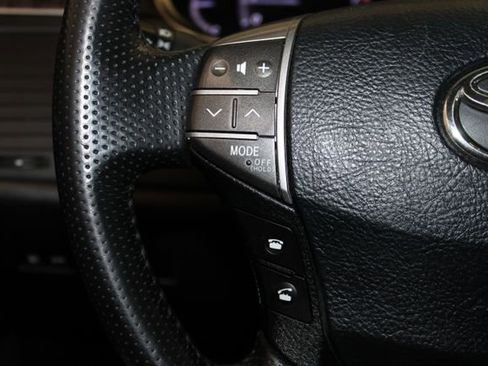 Used 2012 Toyota Avalon Limited image 28