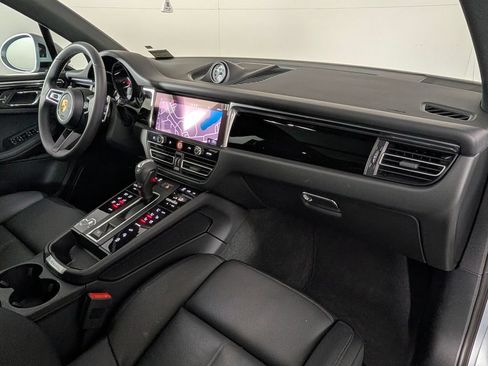 Certified 2026 Porsche Macan AWD/4WD image 19