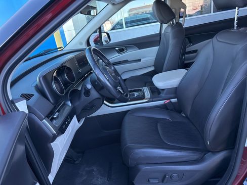 Used 2023 Kia Carnival LX image 21