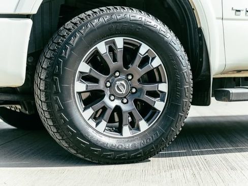 Used 2018 Nissan Titan PRO-4X w/ Pro-4x Convenience Package AWD/4WD image 39