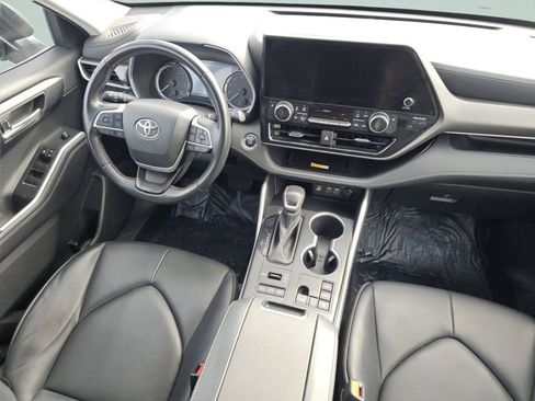 Used 2023 Toyota Highlander XLE AWD/4WD image 28
