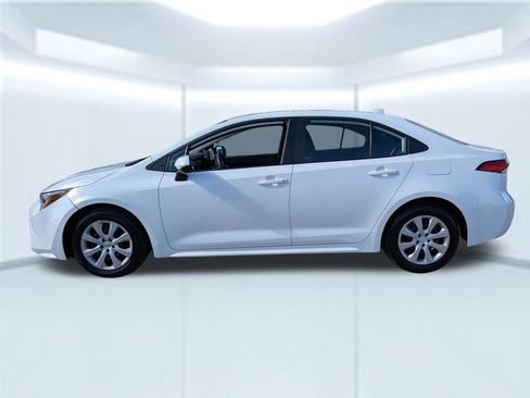 Used 2023 Toyota Corolla LE image 2