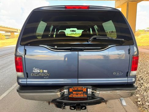 Used 2003 Ford Excursion XLT AWD/4WD image 4