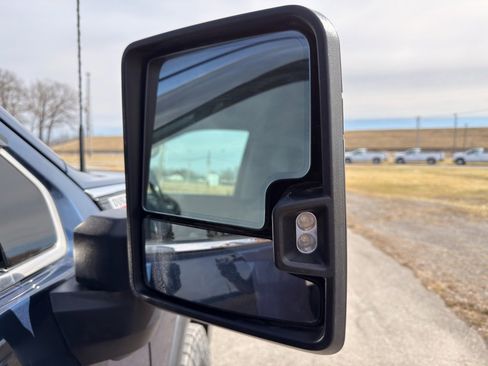 Used 2022 GMC Sierra 2500 SLT w/ SLT Convenience Package image 22