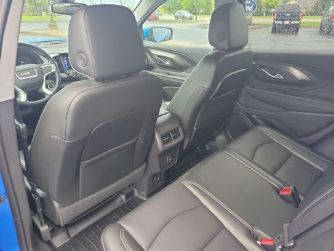 Used 2024 GMC Terrain SLT w/ Infotainment Package II FWD image 13