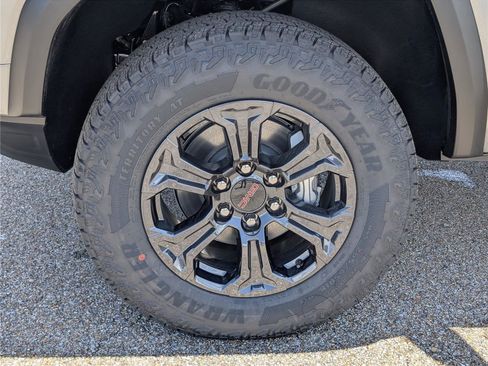 New 2025 GMC Canyon Elevation w/ Convenience Package image 10