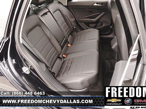 Used 2024 Volkswagen Jetta SE FWD image 12