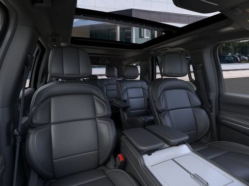 New 2026 Lincoln Navigator Reserve w/ Jet Appearance Package AWD/4WD image 10