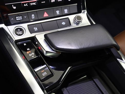 Used 2021 Audi e-tron Premium w/ Convenience Plus Package AWD/4WD image 29