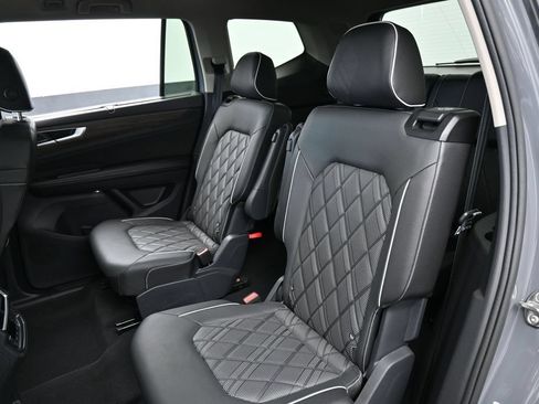 Used 2025 Volkswagen Atlas SEL Premium R-Line AWD/4WD image 31
