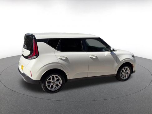 Used 2025 Kia Soul LX w/ LX Technology Package FWD image 15