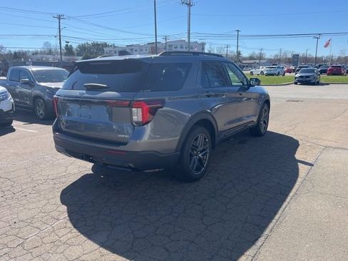 Used 2025 Ford Explorer ST-Line w/ ST-Line Street Pack AWD/4WD image 13