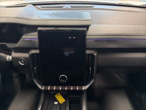 Used 2025 GMC Acadia AT4 image 25