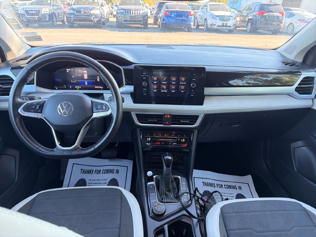 Used 2025 Volkswagen Taos SE AWD/4WD image 14