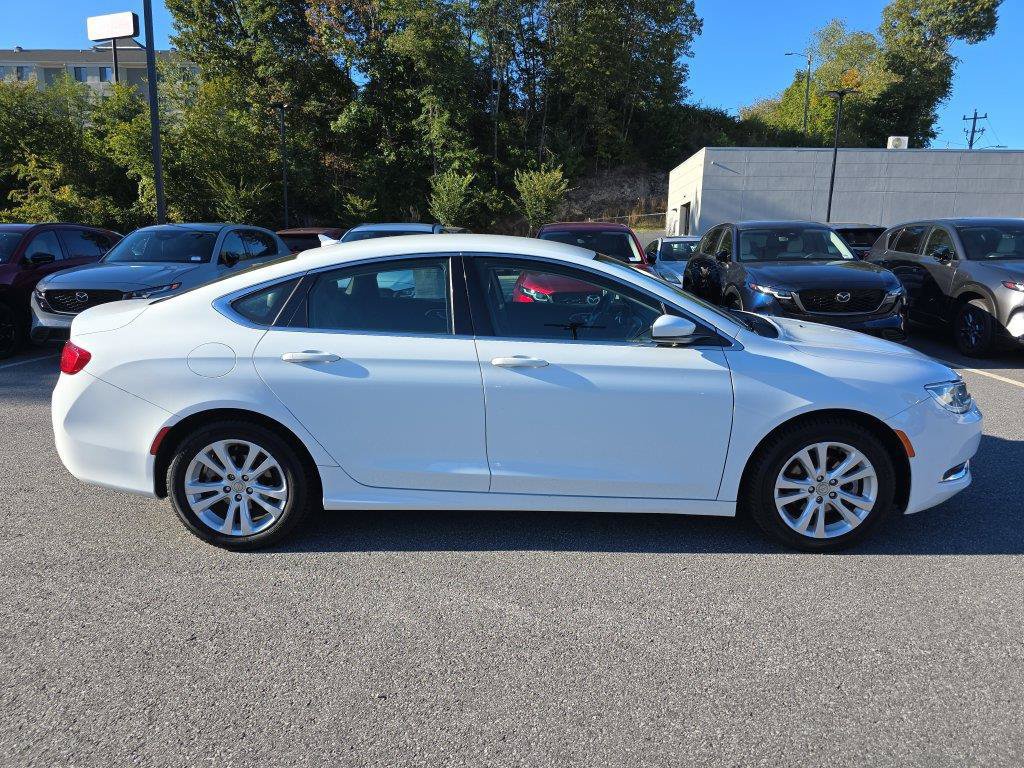 Used 2017 Chrysler 200 Limited Platinum FWD image 2