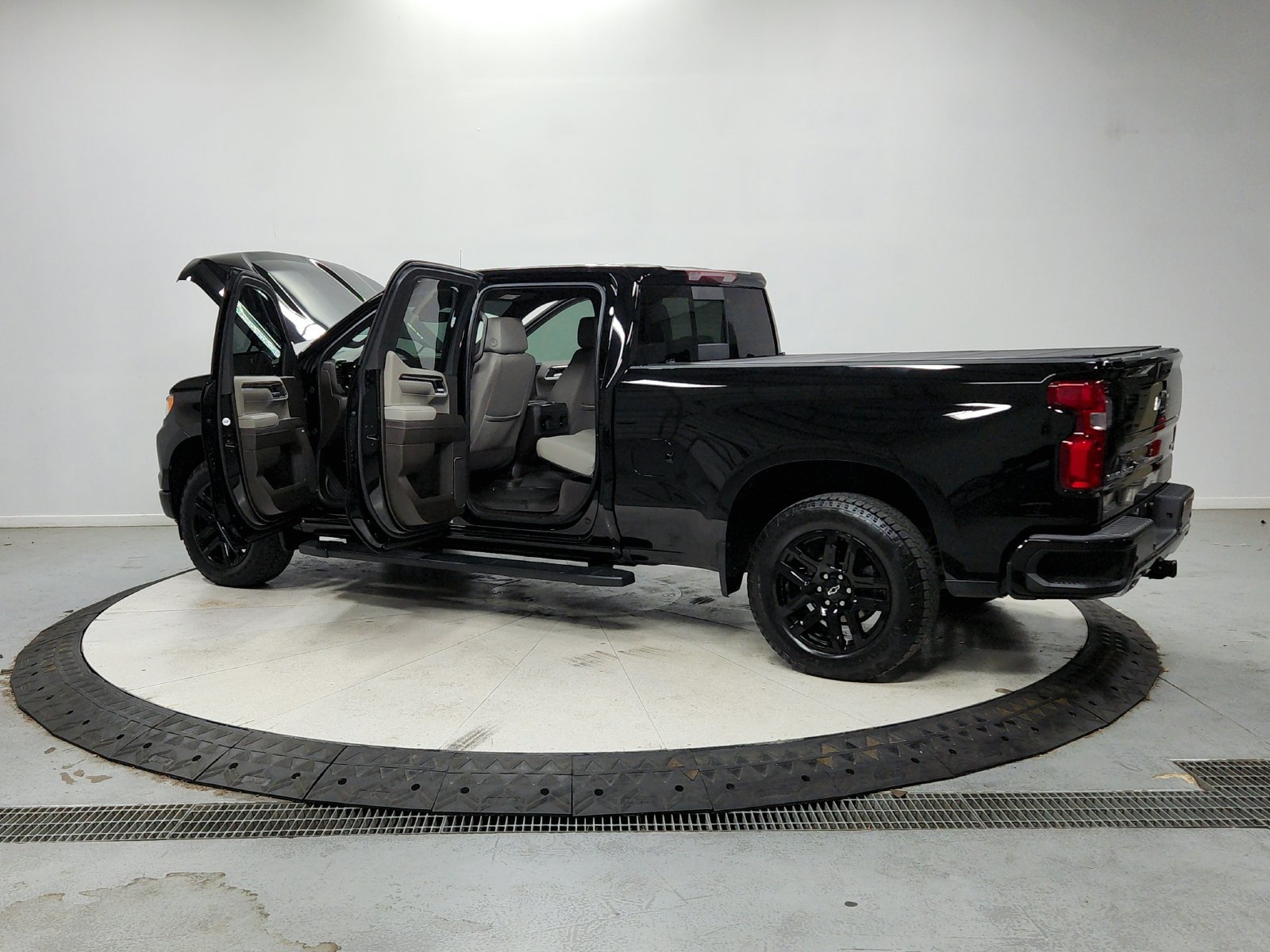 Used 2024 Chevrolet Silverado 1500 RST AWD/4WD image 14