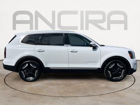 Used 2023 Kia Telluride EX w/ EX Captain's Chair Package AWD/4WD image 11