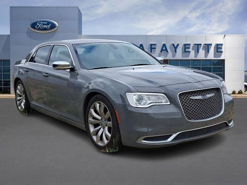 Used 2019 Chrysler 300 Touring w/ Chrome Appearance Package RWD image 1