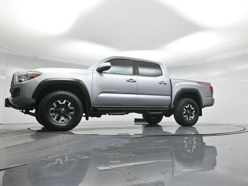 Used 2019 Toyota Tacoma TRD Off-Road w/ Technology Package AWD/4WD image 51