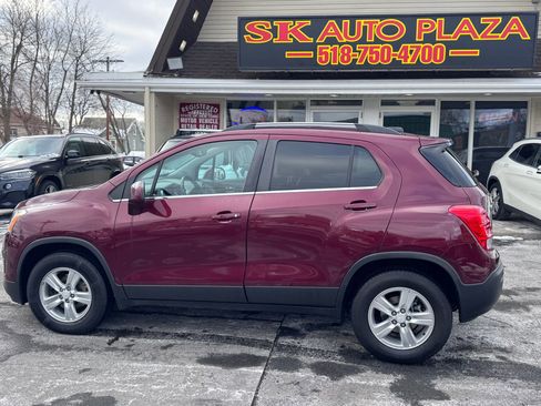 Used 2016 Chevrolet Trax LT w/ LT Convenience Package image 3