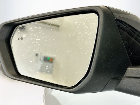 Used 2021 Chevrolet Equinox LT image 16