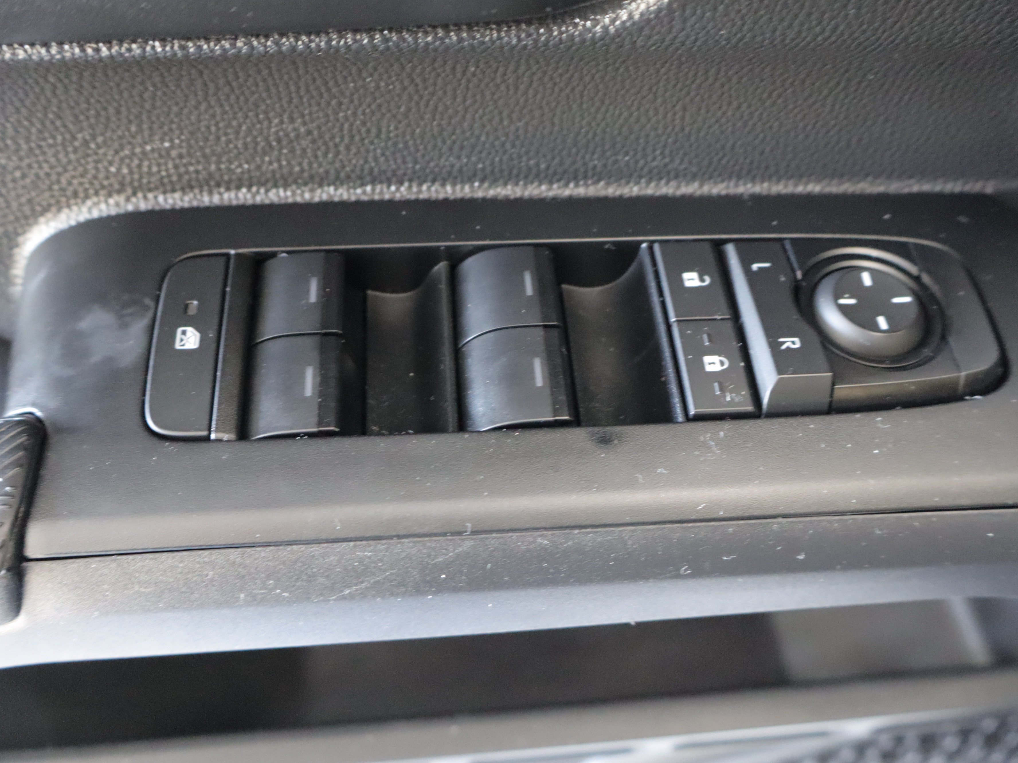 Used 2024 Toyota Tacoma SR5 AWD/4WD image 13