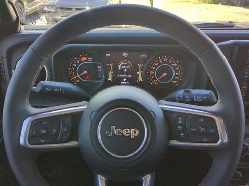 Certified 2024 Jeep Wrangler Unlimited Sahara w/ Technology Group image 32