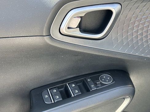 Used 2021 Kia Soul S FWD image 16