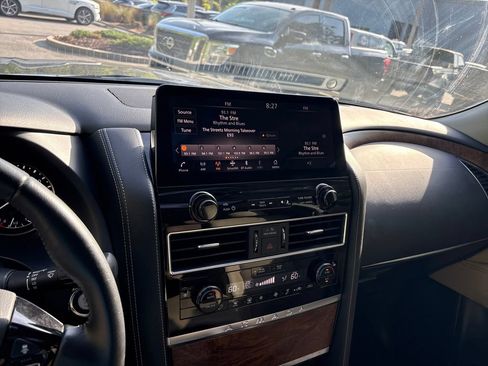 Used 2022 Nissan Armada SL w/ Captain's Chairs Package AWD/4WD image 19
