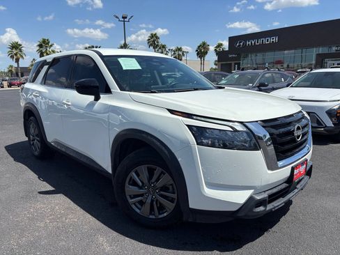 Used 2024 Nissan Pathfinder S FWD image 11