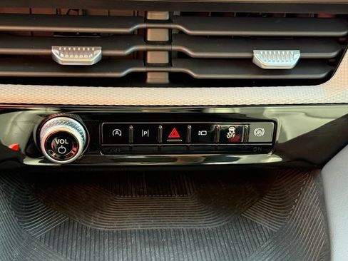 Certified 2025 Ford Explorer Active w/ Active Comfort Package AWD/4WD image 5