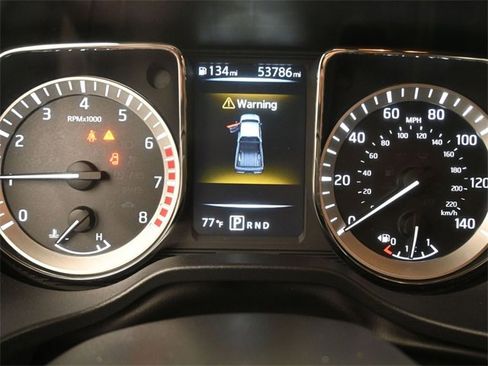 Used 2018 Nissan Titan SV image 6