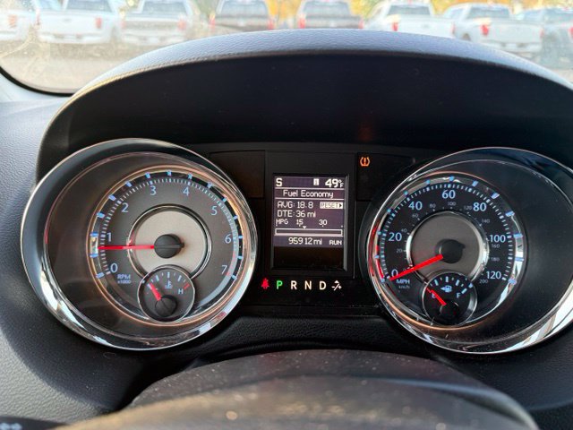 Used 2013 Chrysler Town & Country Touring FWD image 17