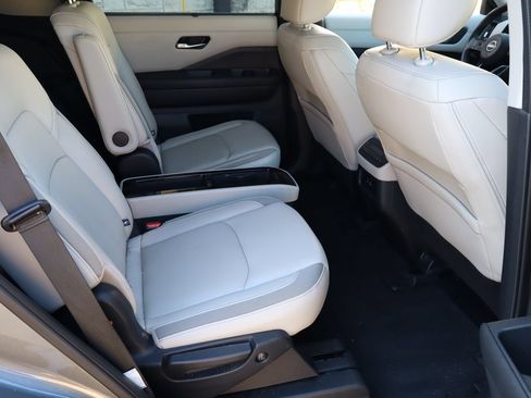Used 2024 Nissan Pathfinder SL w/ SL Premium Package AWD/4WD image 18