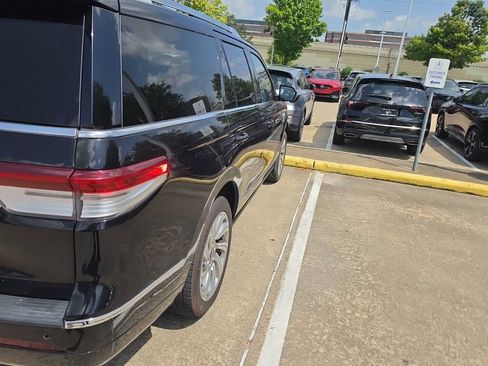 Used 2024 Lincoln Navigator Reserve AWD/4WD image 34