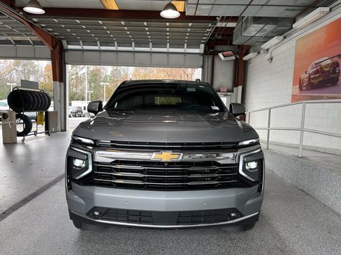 Used 2025 Chevrolet Suburban LT w/ Comfort Package image 2