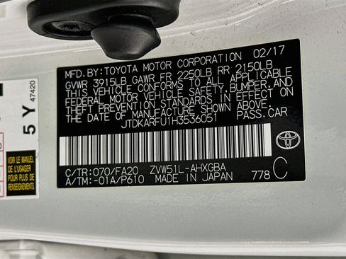 Used 2017 Toyota Prius Three w/ Carpet Mat Package FWD image 12